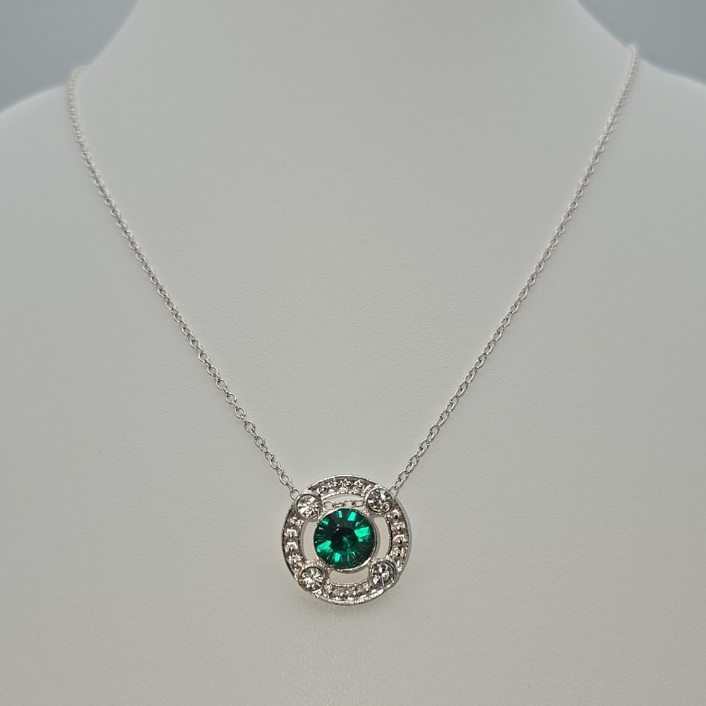 ✨2/$10✨ Green Gemstone Circular Round Halo Pendant  Silver-tone 18''